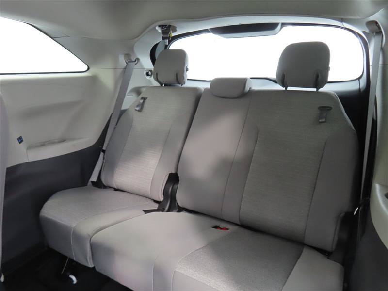 Used 2023 Toyota Sienna LE AWD/4WD image 29