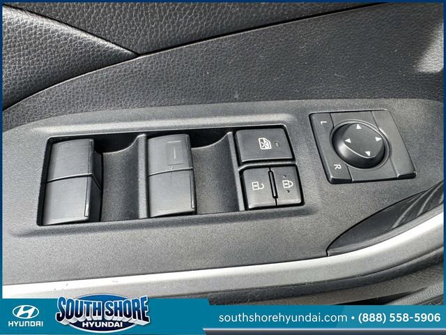 Used 2021 Toyota RAV4 LE AWD/4WD image 19