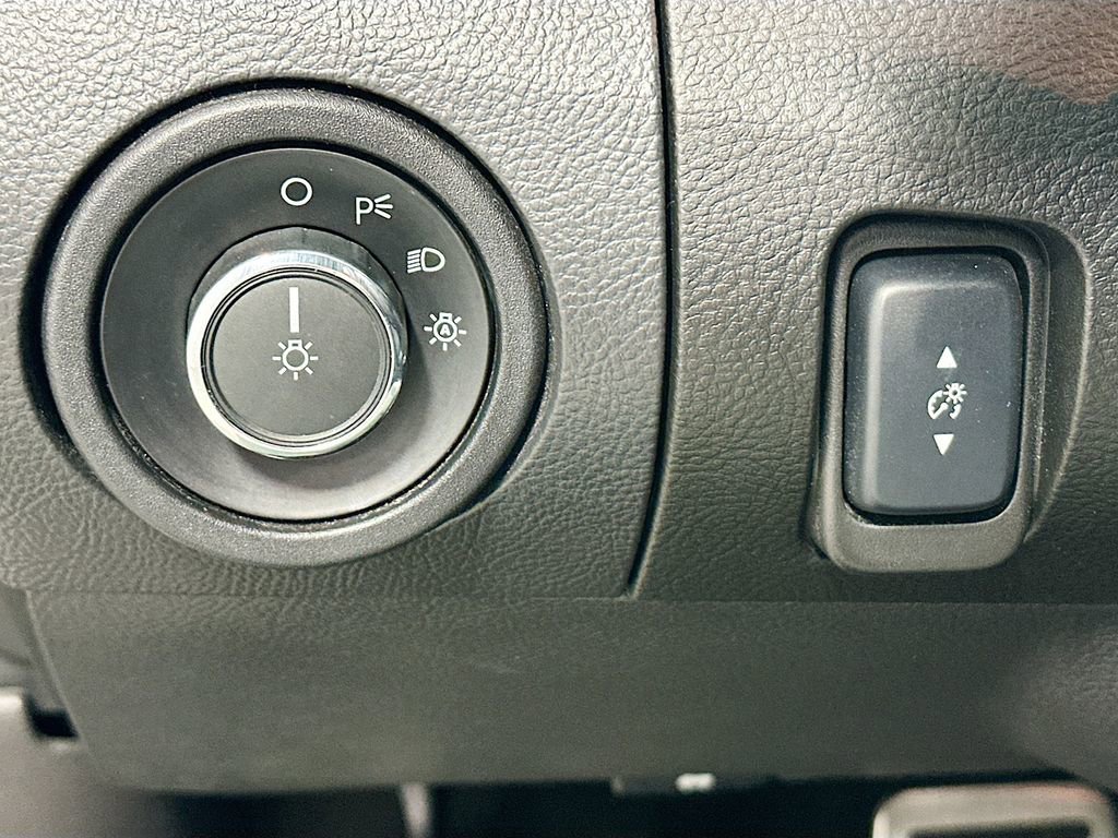 Used 2013 Ford Taurus SHO image 11