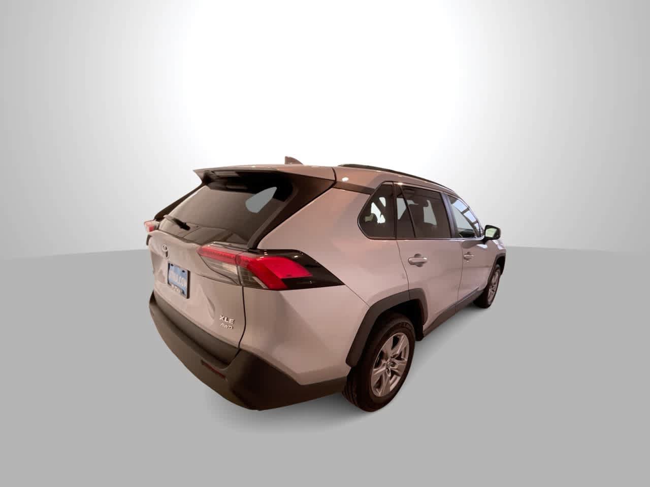 Used 2025 Toyota RAV4 XLE AWD/4WD image 8