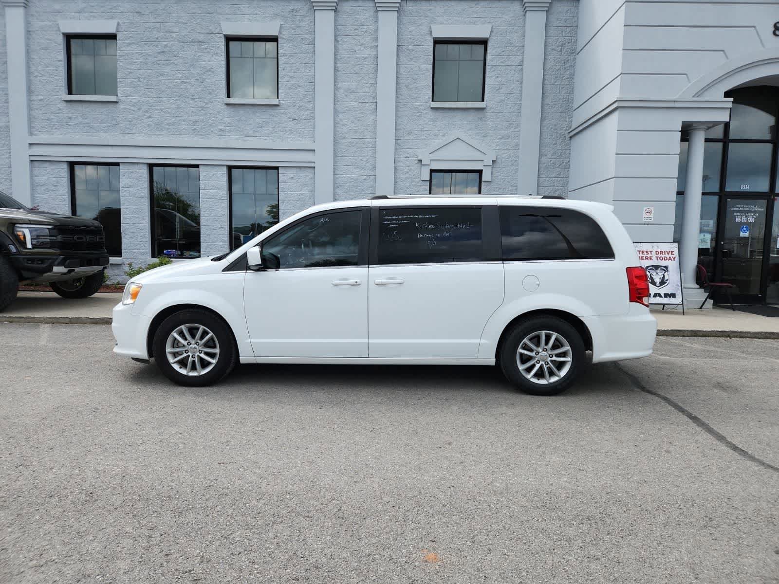 Used 2020 Dodge Grand Caravan SXT FWD image 2
