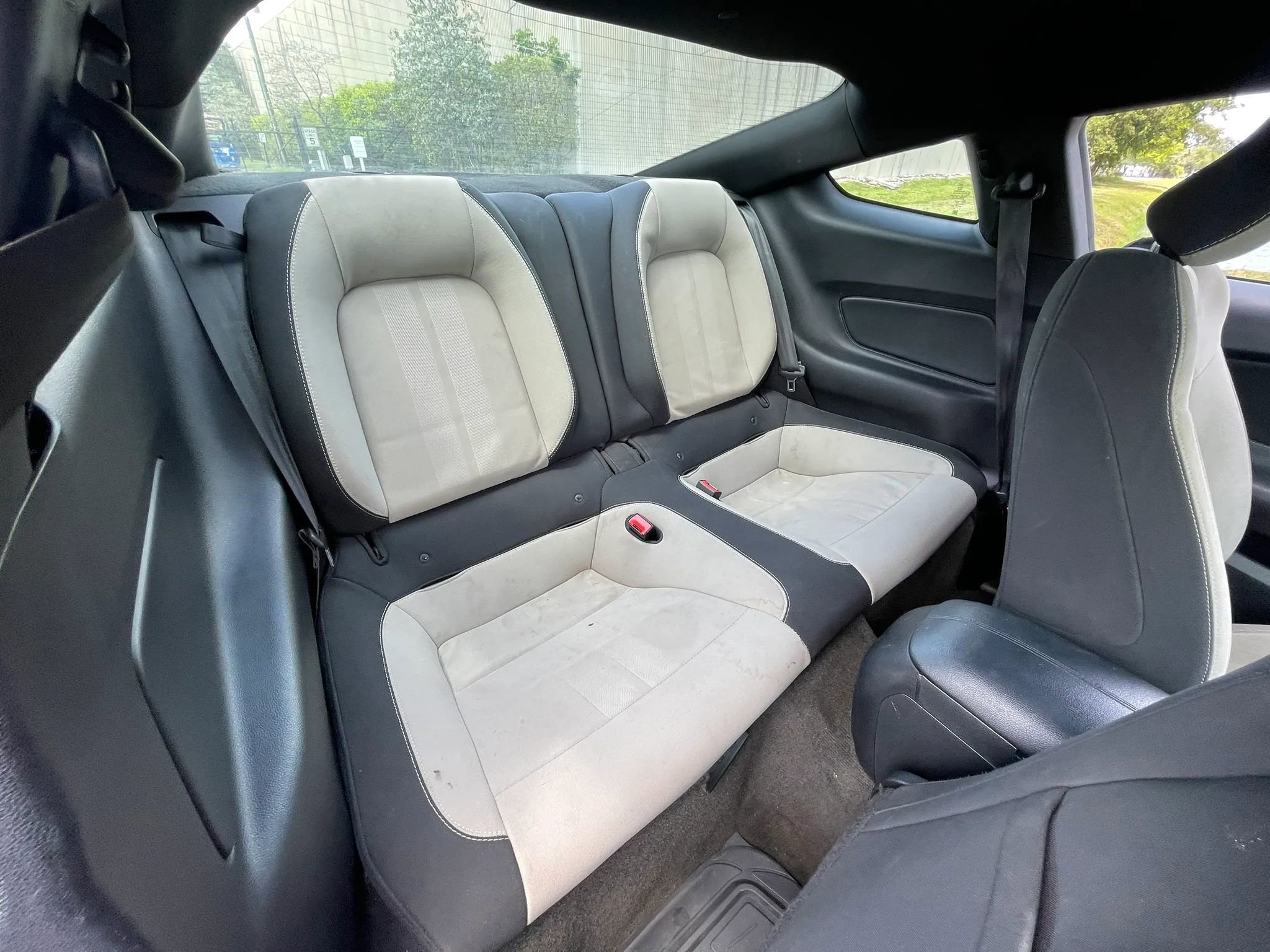 Used 2018 Ford Mustang Coupe w/ Equipment Group 101A RWD image 24