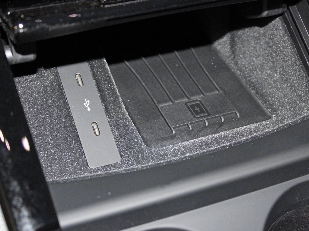 Used 2025 Porsche Panamera 4 image 32