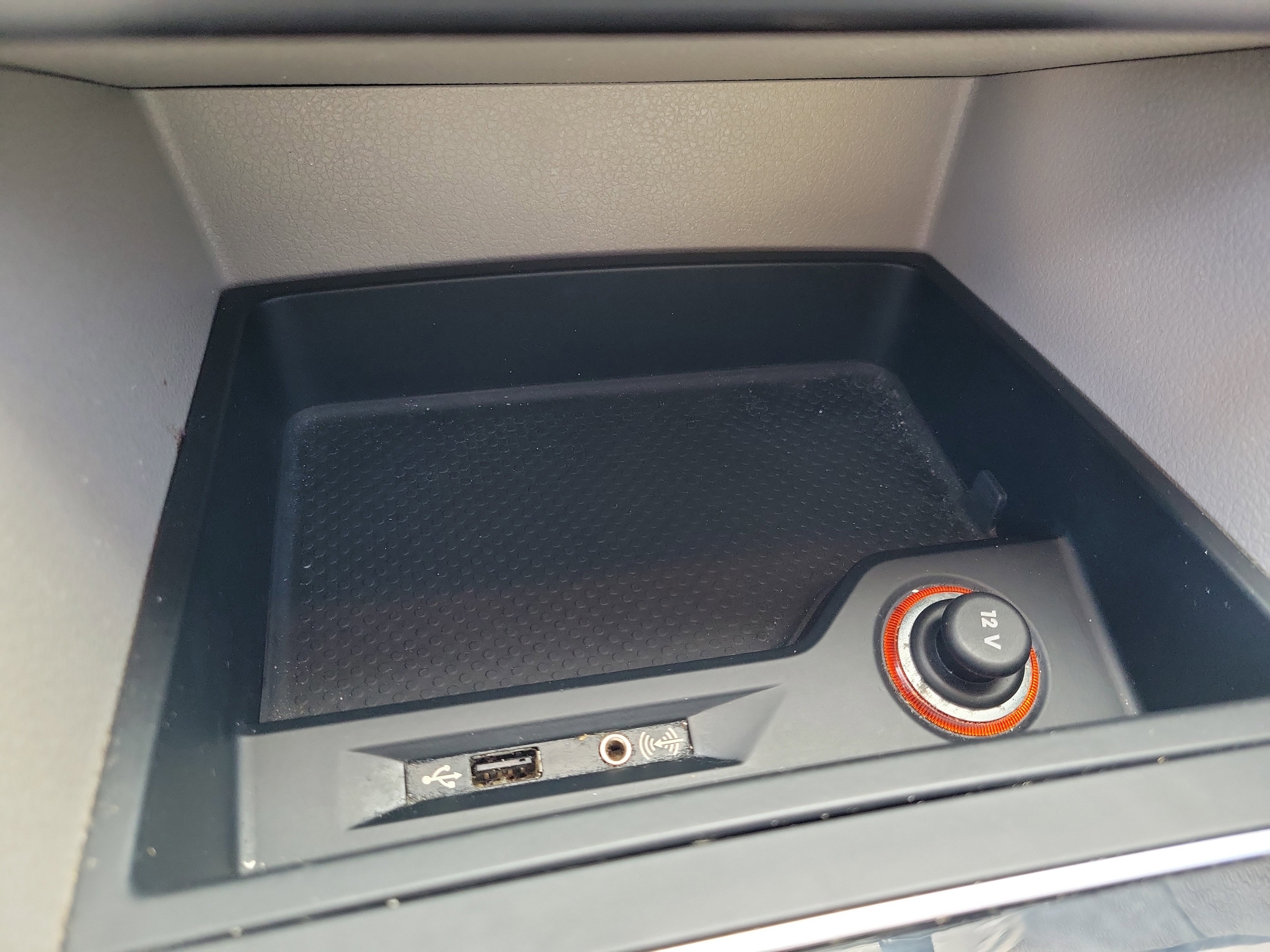 Used 2018 Volkswagen Passat 2.0T R-Line w/ R-Line Lighting Package image 29