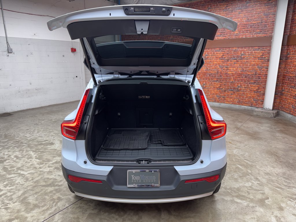Used 2024 Volvo XC40 B5 Plus w/ Protection Package Premier AWD/4WD image 27