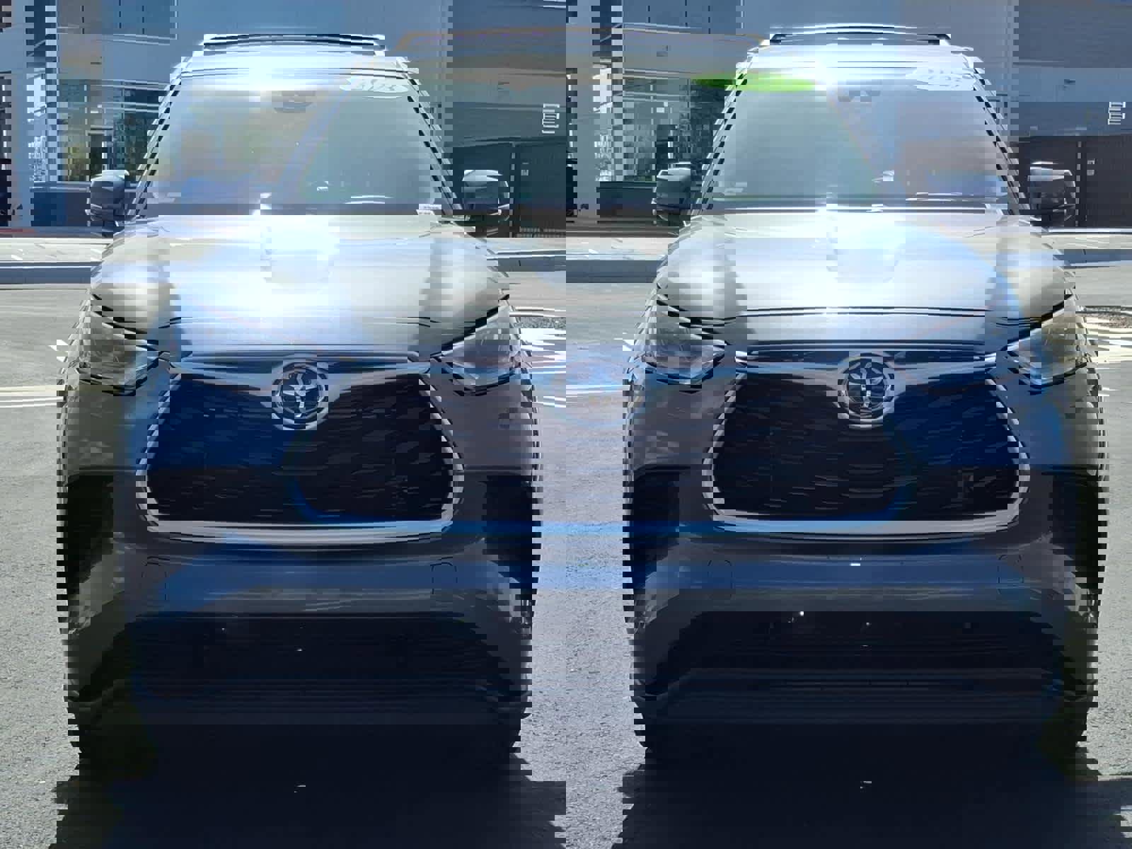 Used 2023 Toyota Highlander L image 2