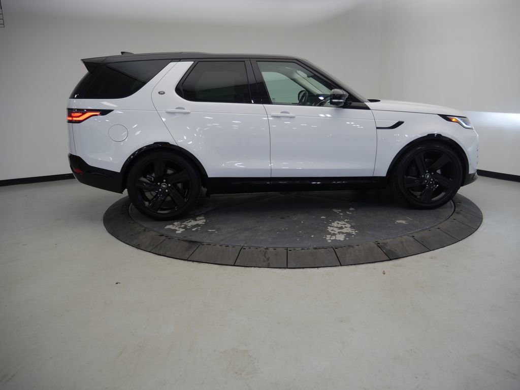 Used 2025 Land Rover Discovery Dynamic SE image 8