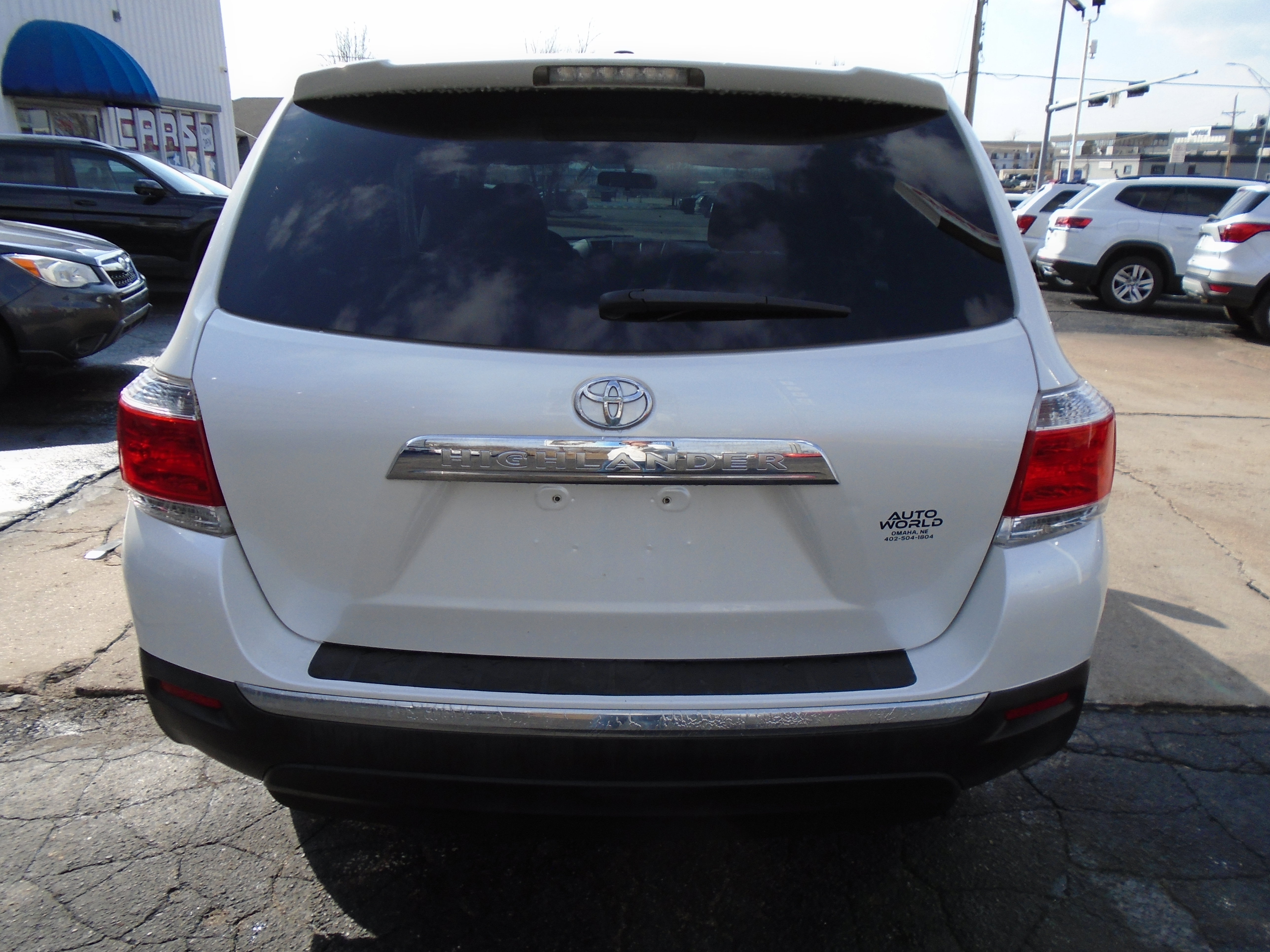 Used 2012 Toyota Highlander FWD w/ Cold Weather Pkg image 3