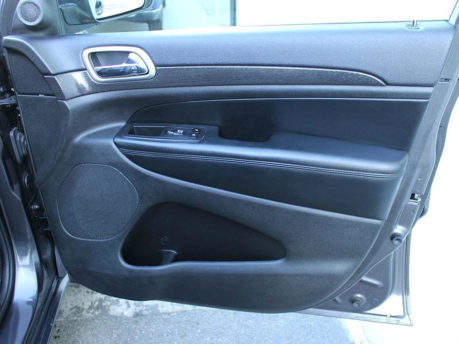 Used 2018 Jeep Grand Cherokee Altitude image 25