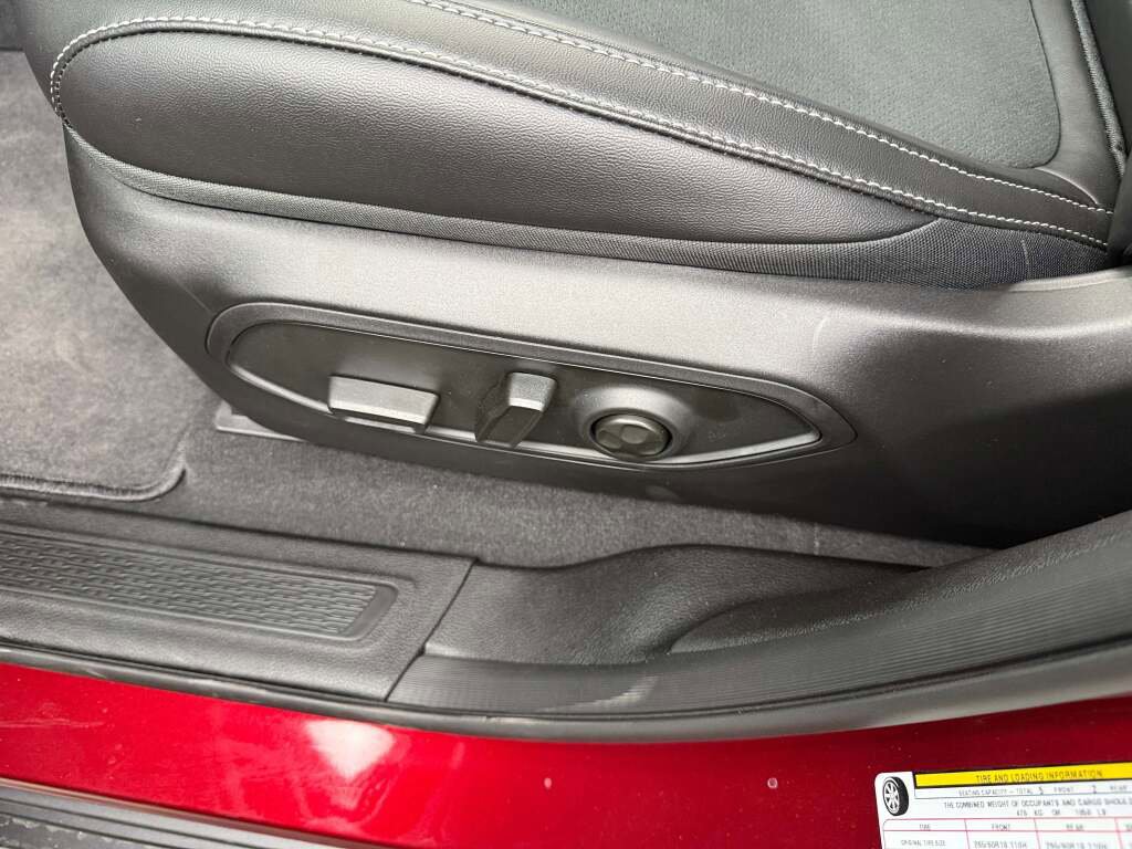 New 2025 Jeep Grand Cherokee Altitude image 27