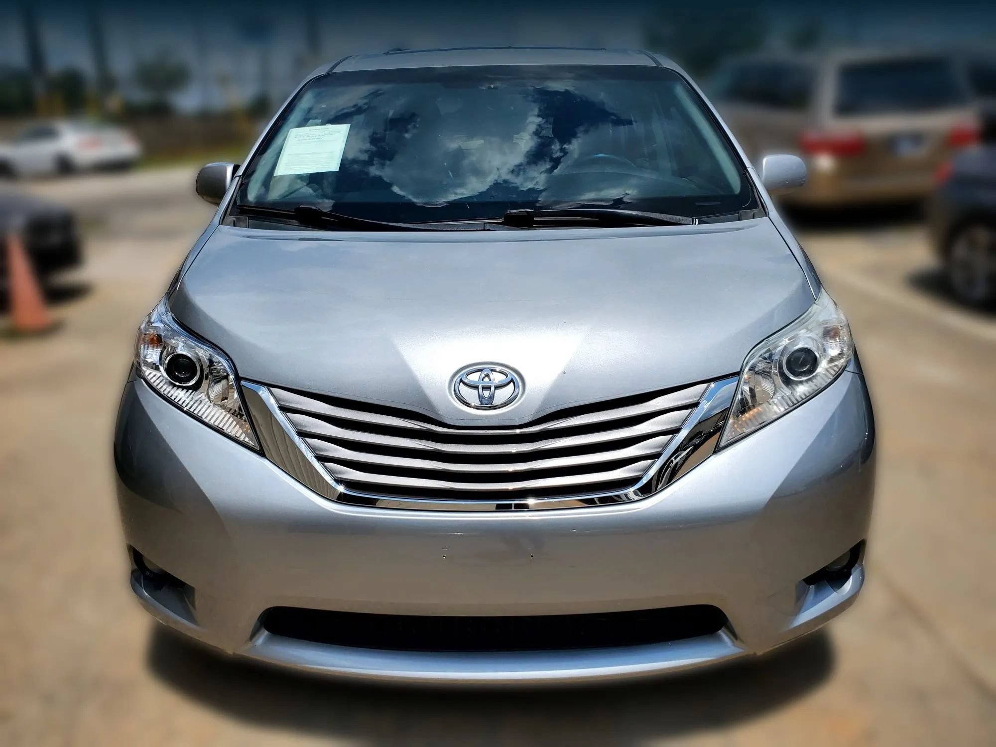 Used 2015 Toyota Sienna XLE FWD image 22