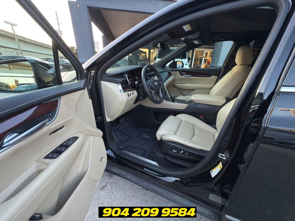 Used 2017 Cadillac XT5 Luxury w/ Driver Awareness Package FWD image 19