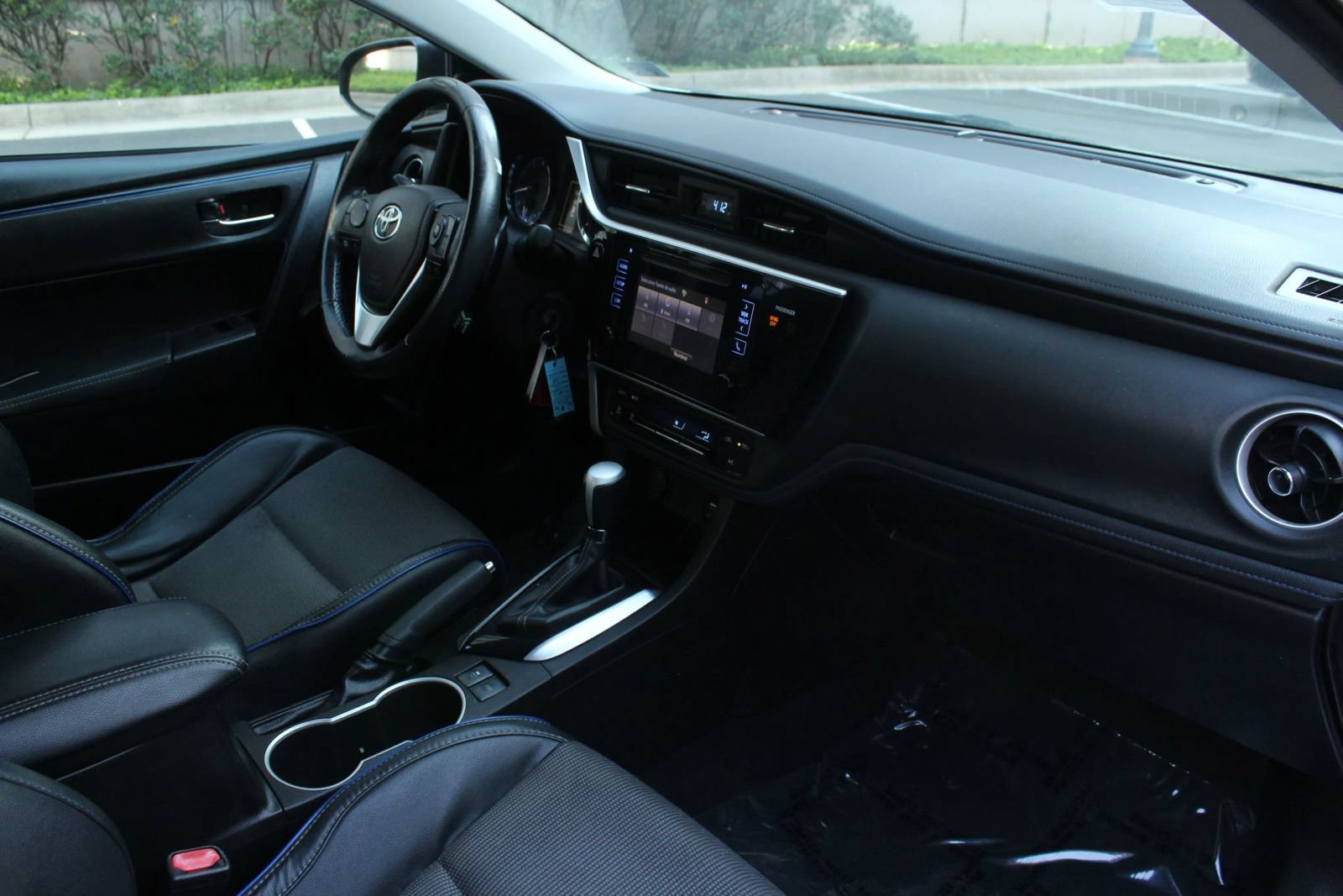 Used 2017 Toyota Corolla SE FWD image 21