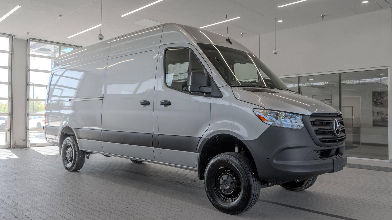 Used 2025 Mercedes-Benz Sprinter 2500 image 12