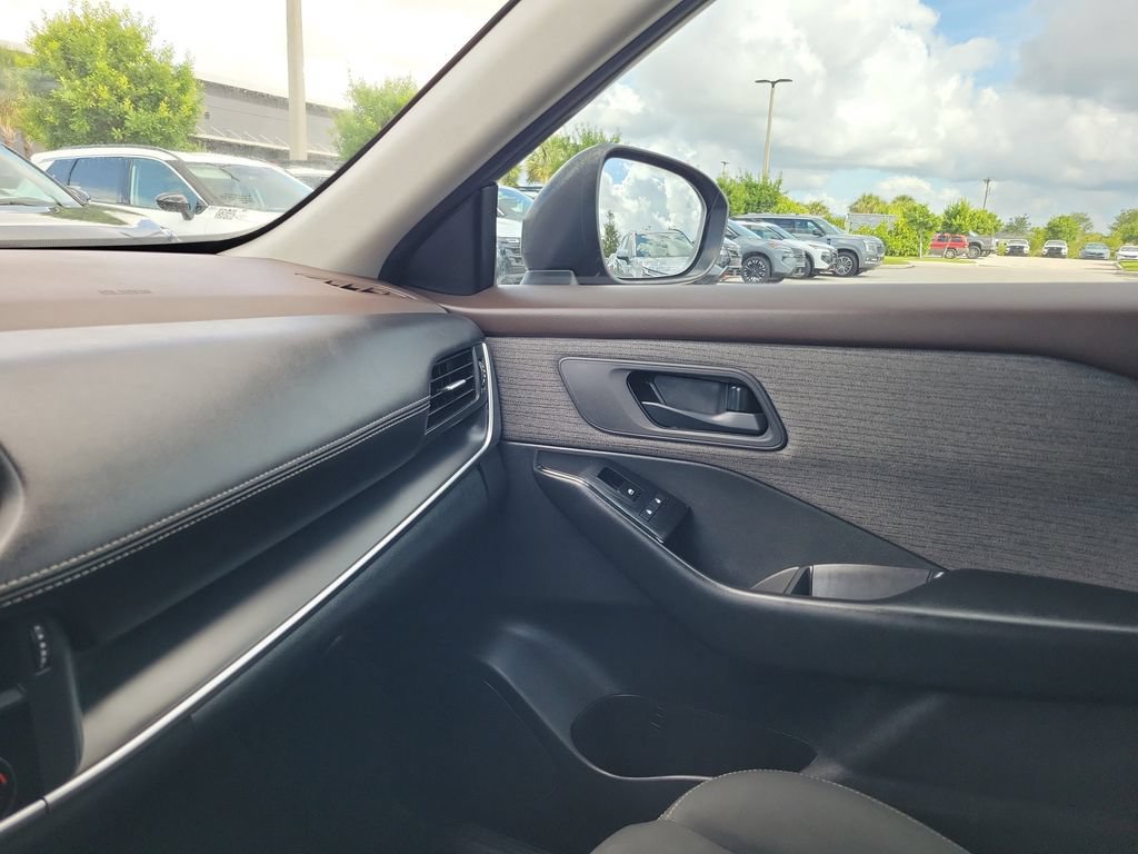Used 2023 Nissan Rogue S FWD image 26
