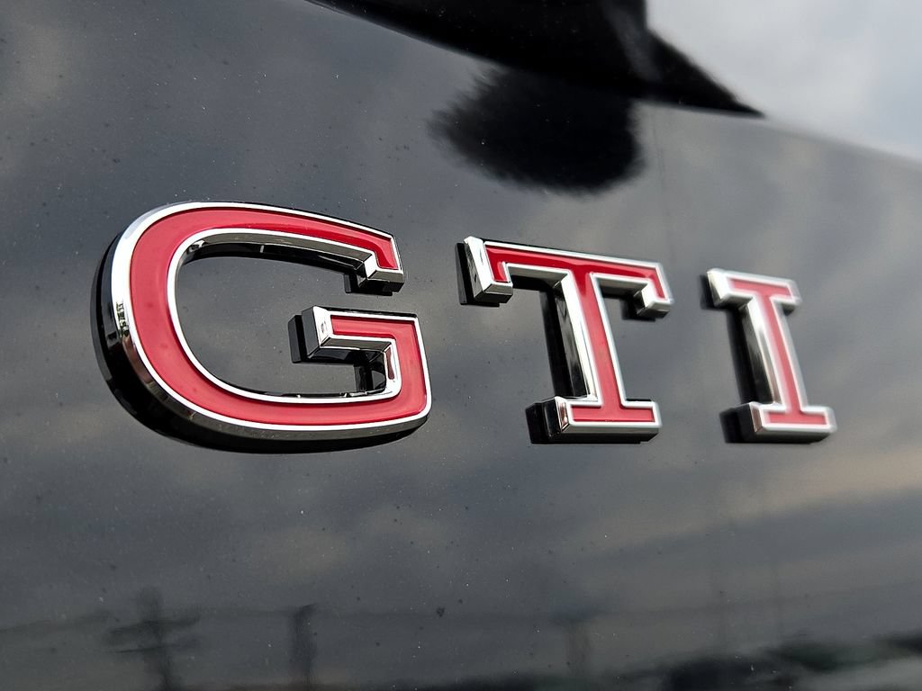 Certified 2025 Volkswagen GTI SE FWD image 35
