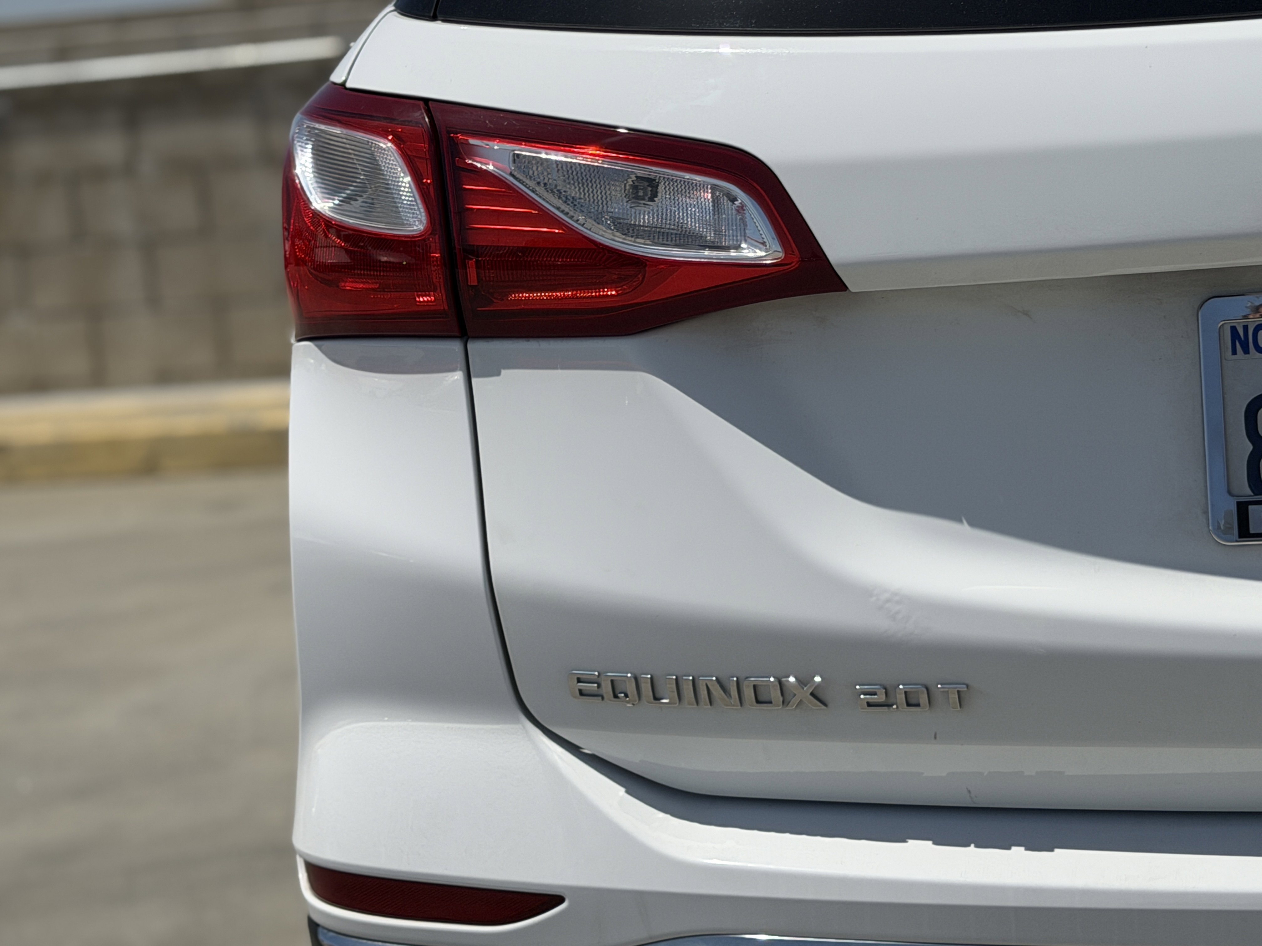 Used 2018 Chevrolet Equinox LT FWD image 11