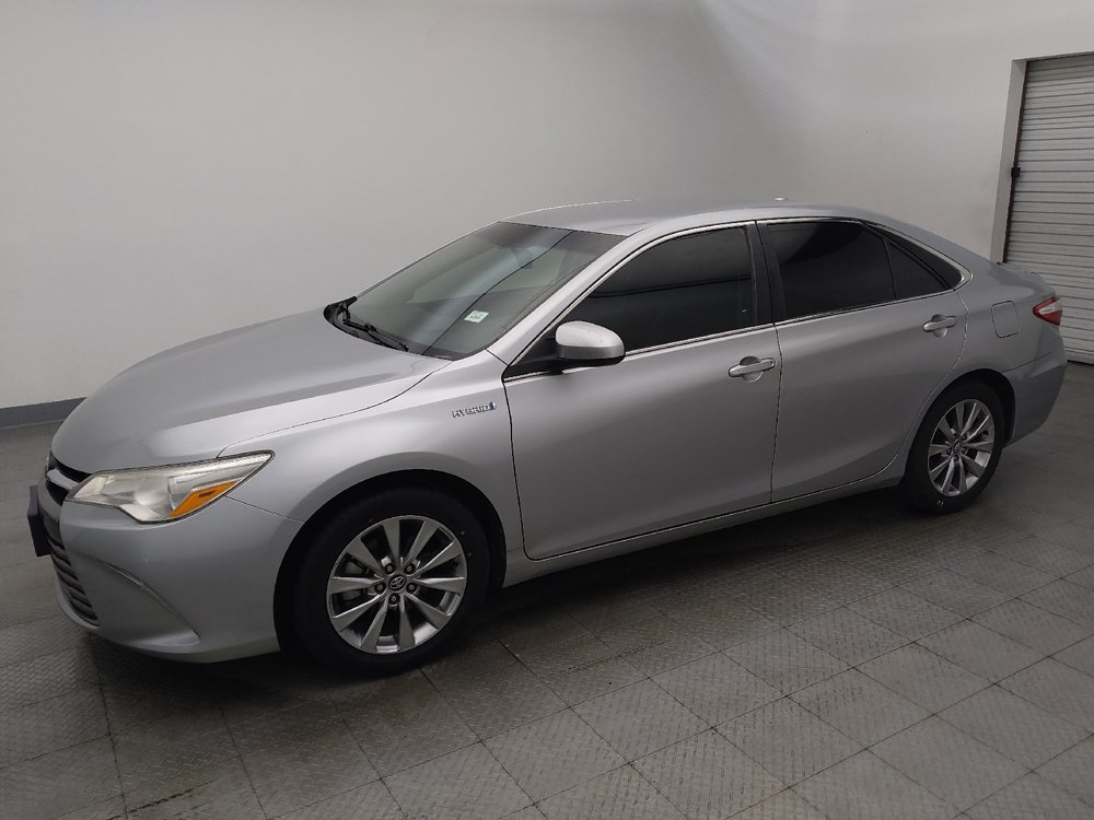 Used 2017 Toyota Camry XLE FWD image 2