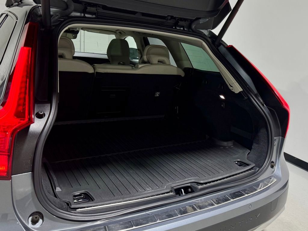 Used 2020 Volvo V90 T6 Cross Country image 10