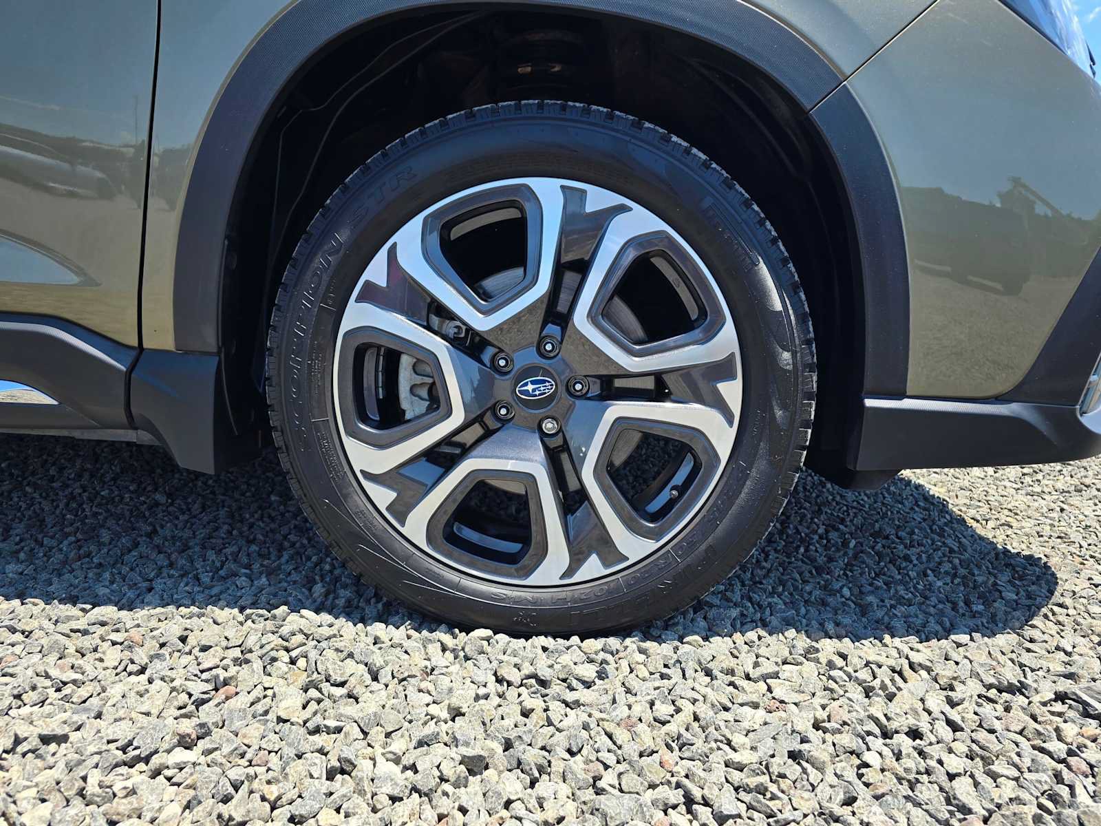 Used 2023 Subaru Ascent Limited w/ Technology Package AWD/4WD image 9
