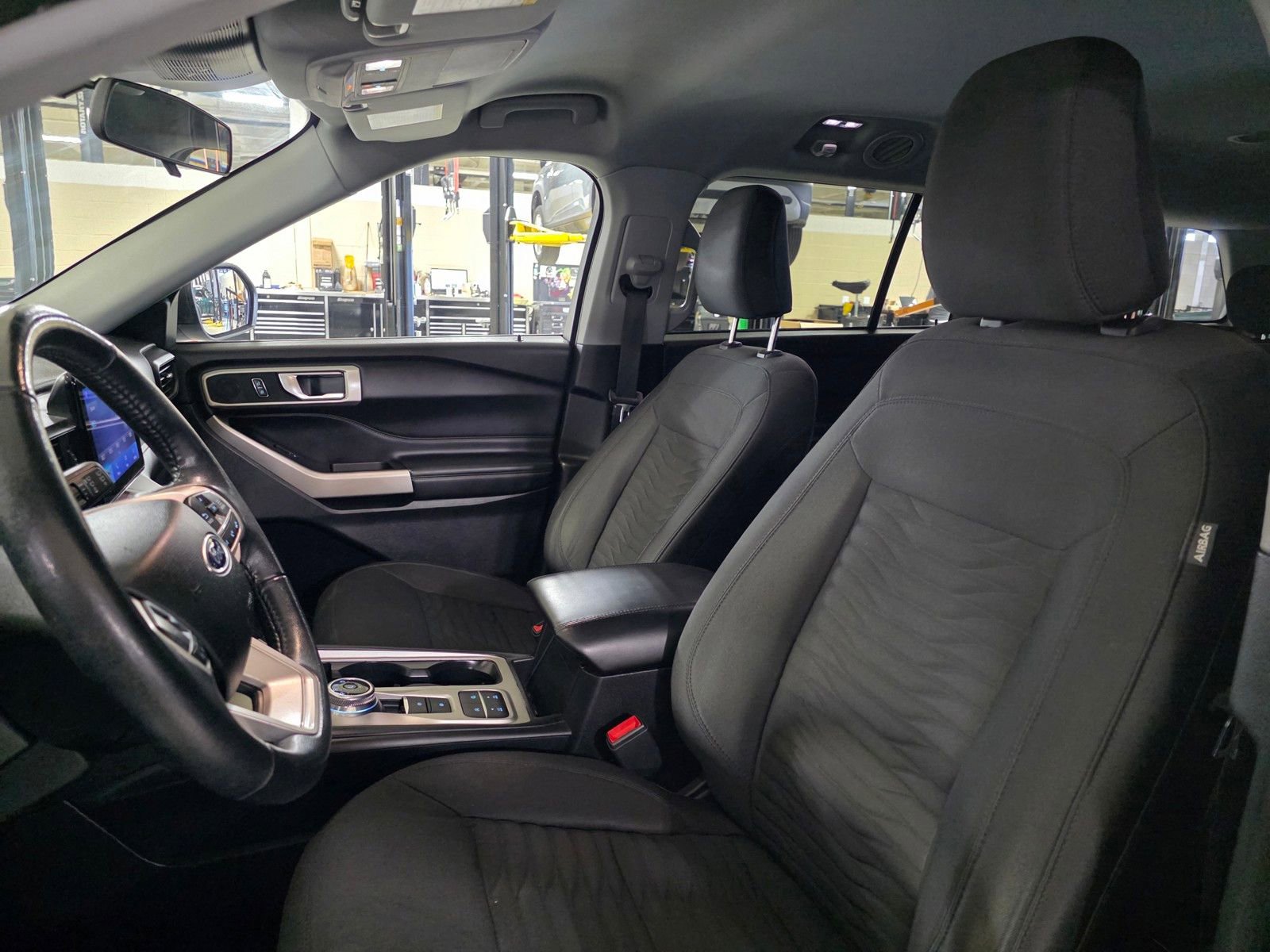 Used 2021 Ford Explorer XLT image 23