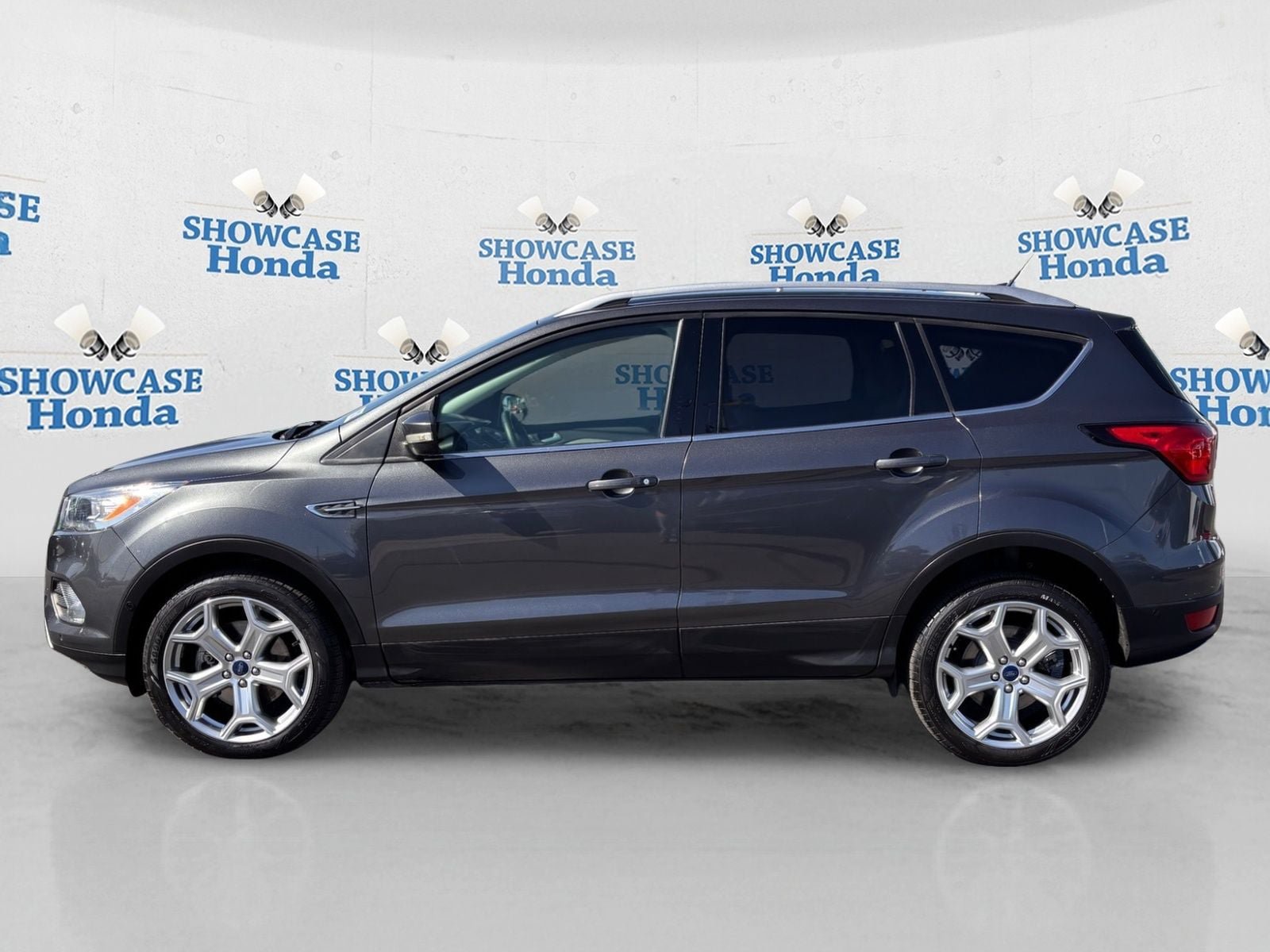Used 2019 Ford Escape Titanium AWD/4WD image 4
