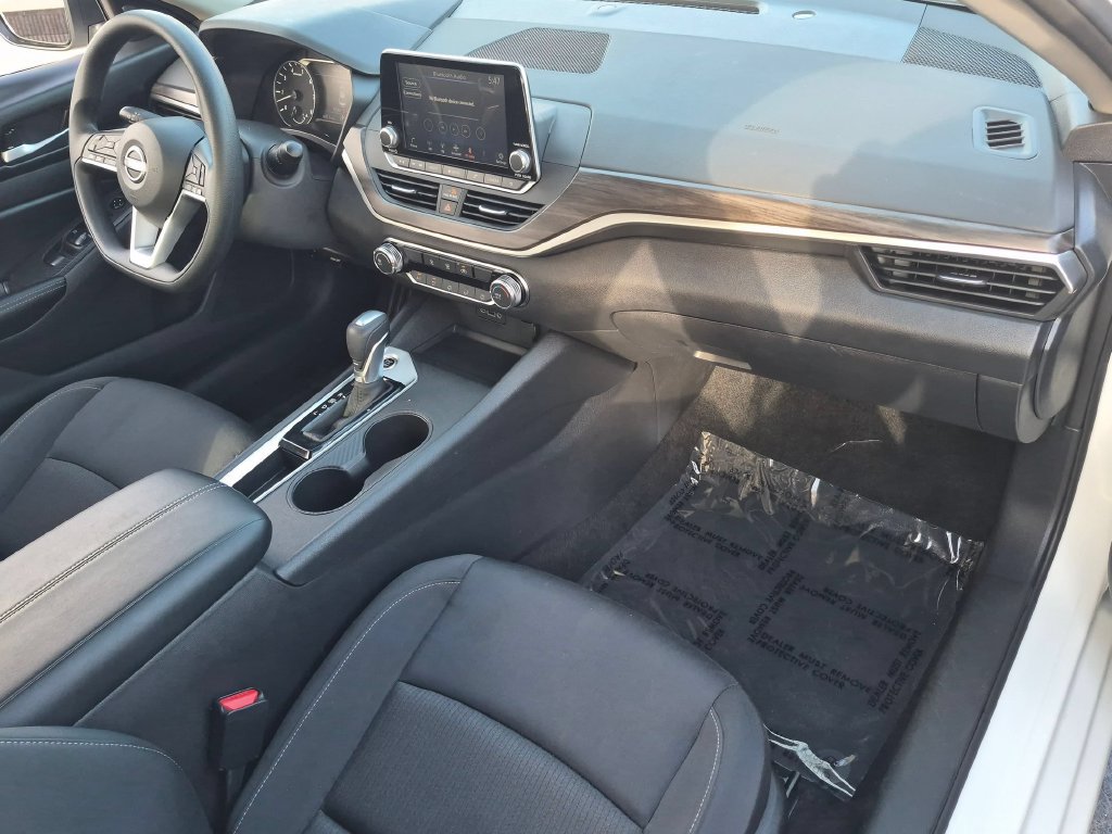 Used 2025 Nissan Altima 2.5 SV FWD image 30