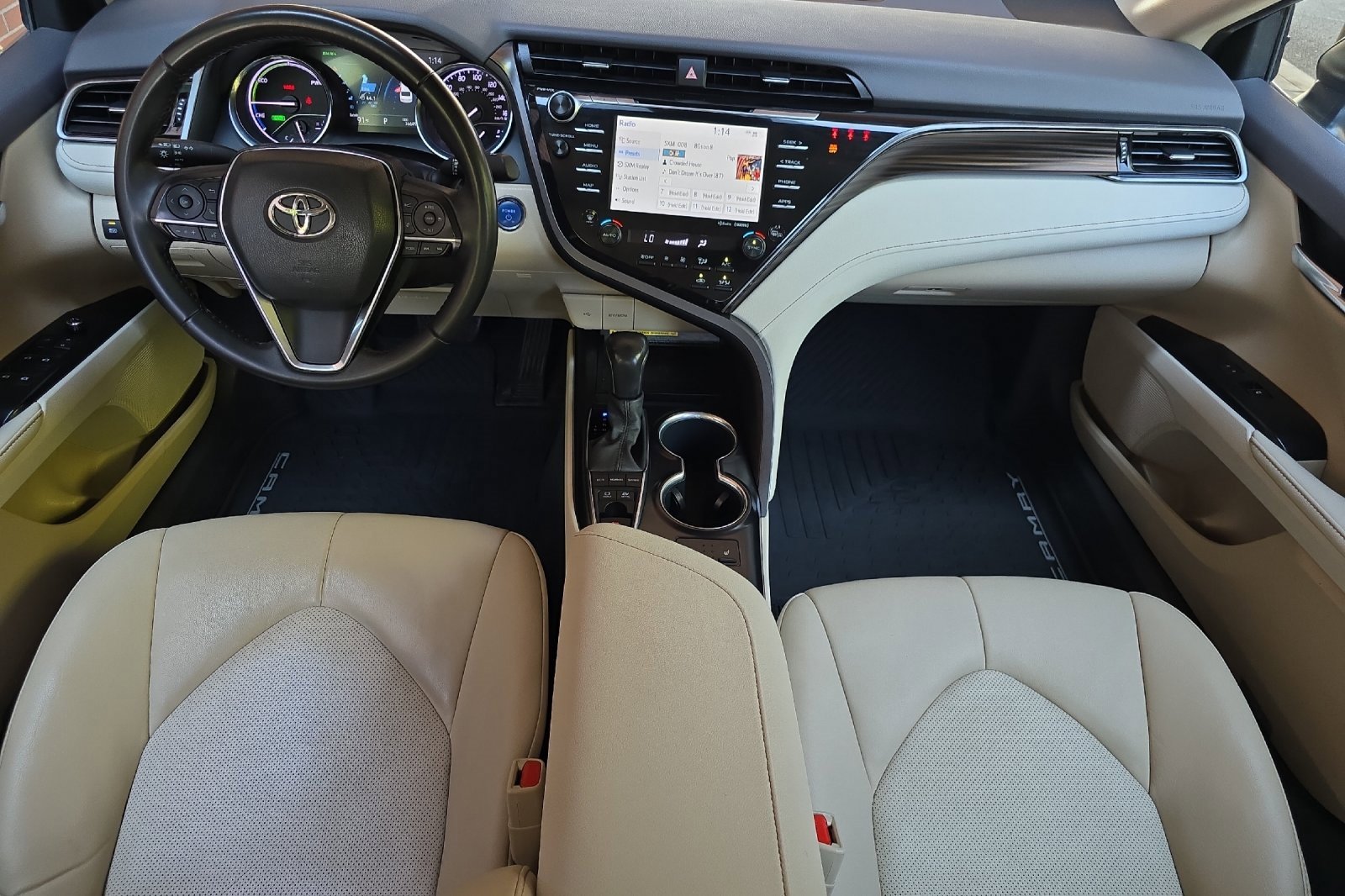 Used 2020 Toyota Camry XLE image 12