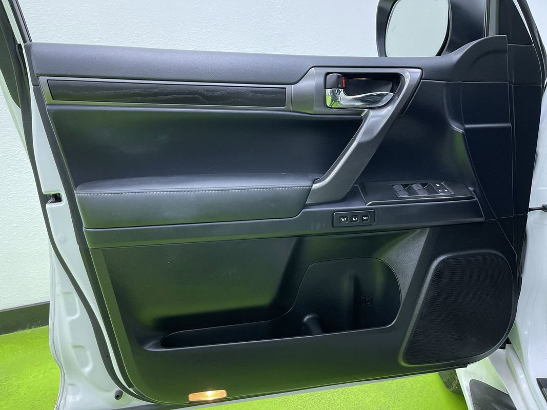 Used 2022 Lexus GX 460 w/ Black Line Special Edition AWD/4WD image 16