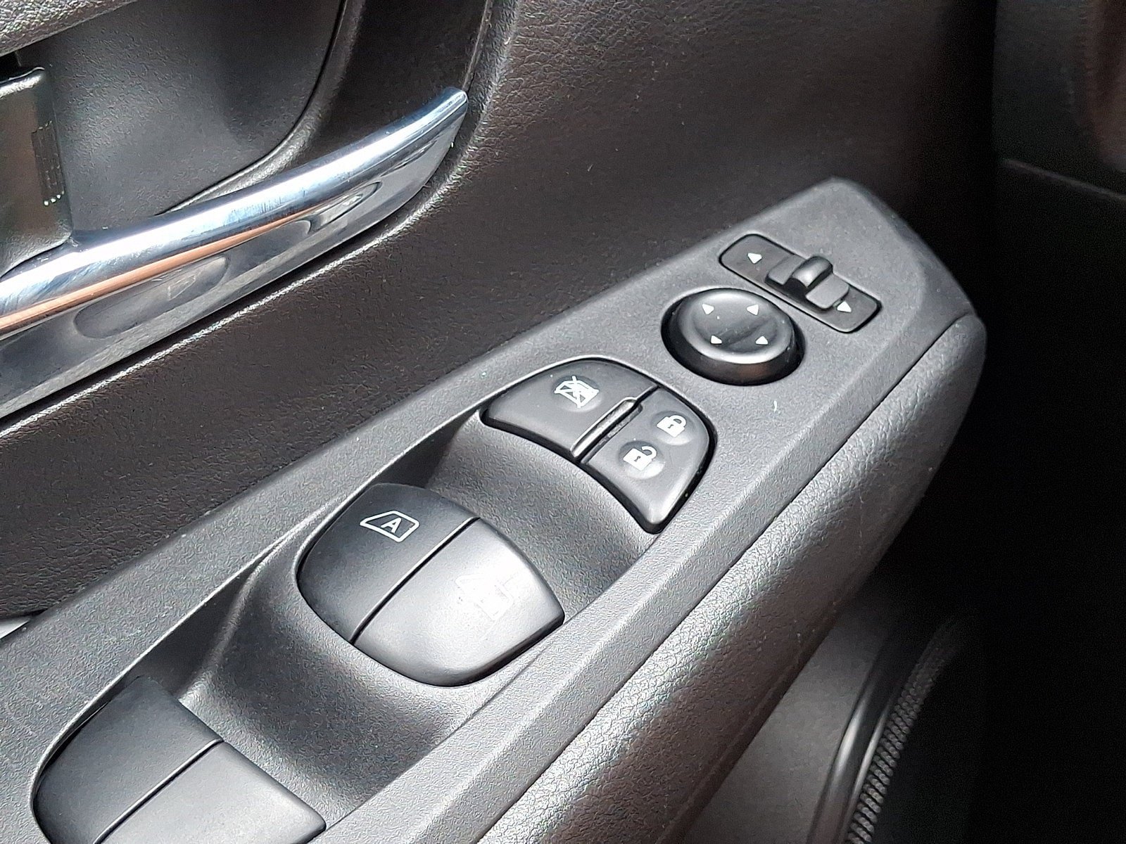Certified 2024 Nissan Kicks SR w/ SR Premium Package FWD image 25