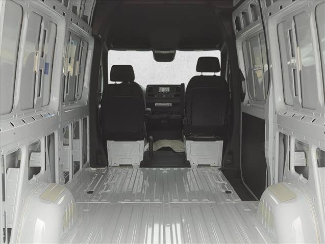 Used 2024 Mercedes-Benz Sprinter 2500 image 9