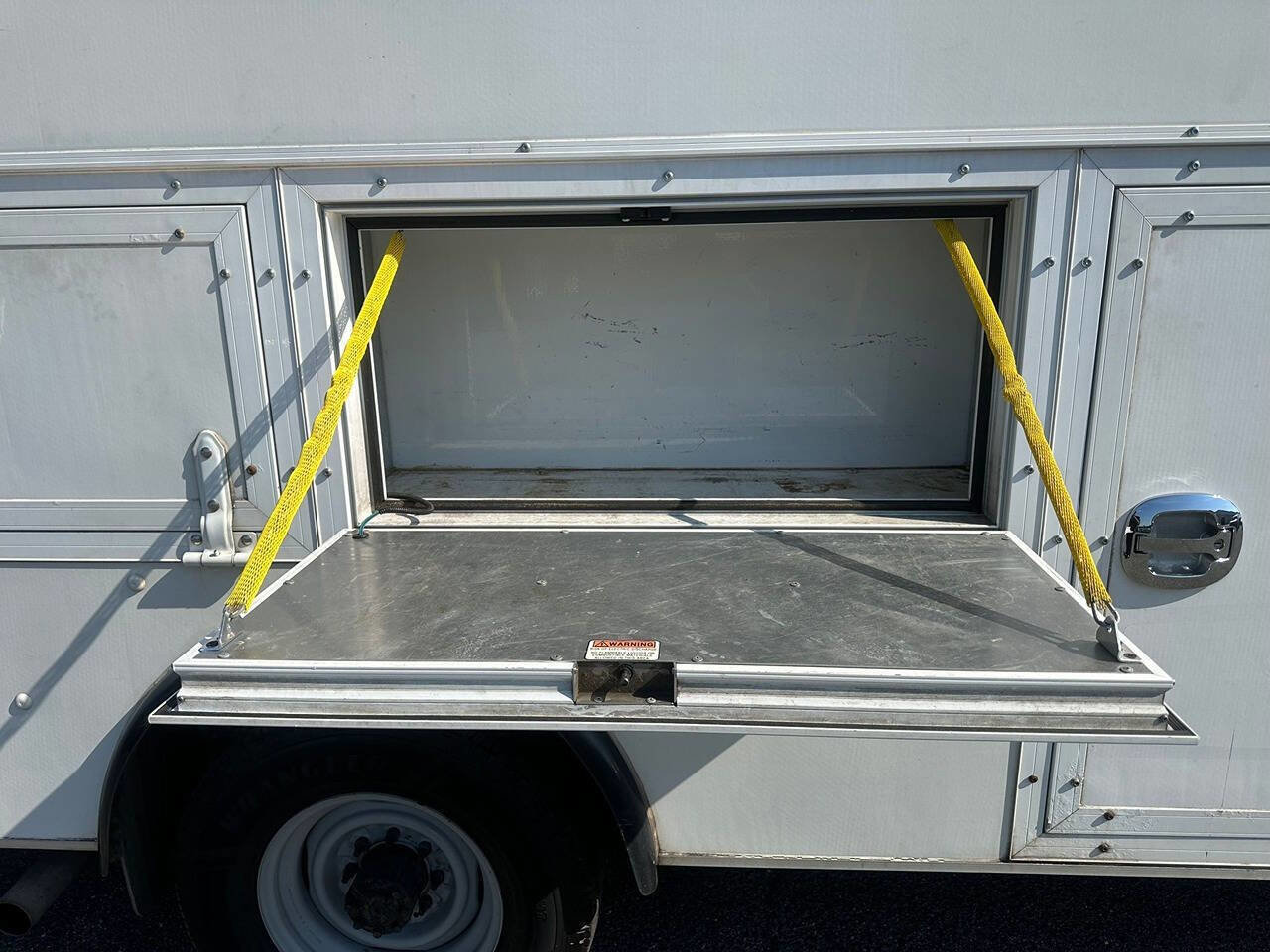 Used 2016 Ford E-350 and Econoline 350 Super Duty w/ Power Windows & Locks Group image 9