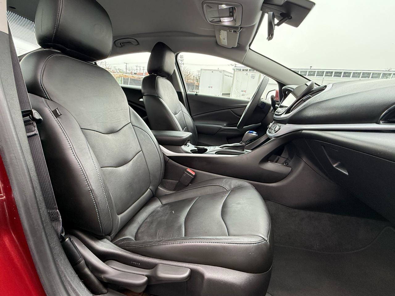 Used 2017 Chevrolet Volt LT w/ Comfort Package FWD image 16