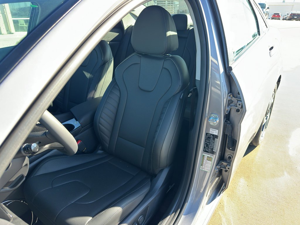 New 2025 Hyundai Elantra Limited image 29