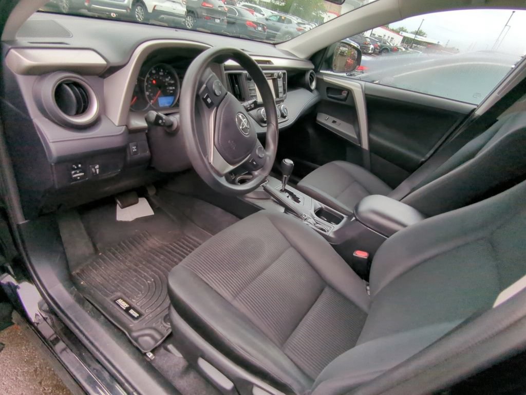 Used 2016 Toyota RAV4 LE AWD/4WD image 7