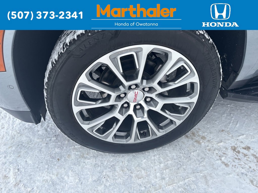 Used 2025 GMC Yukon XL Denali image 9