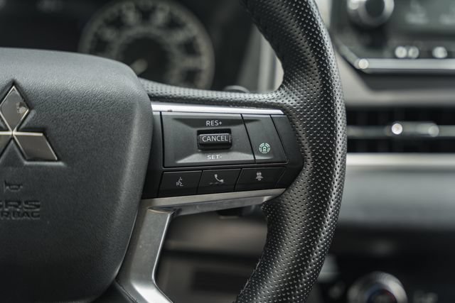 Used 2024 Mitsubishi Outlander SE FWD image 35