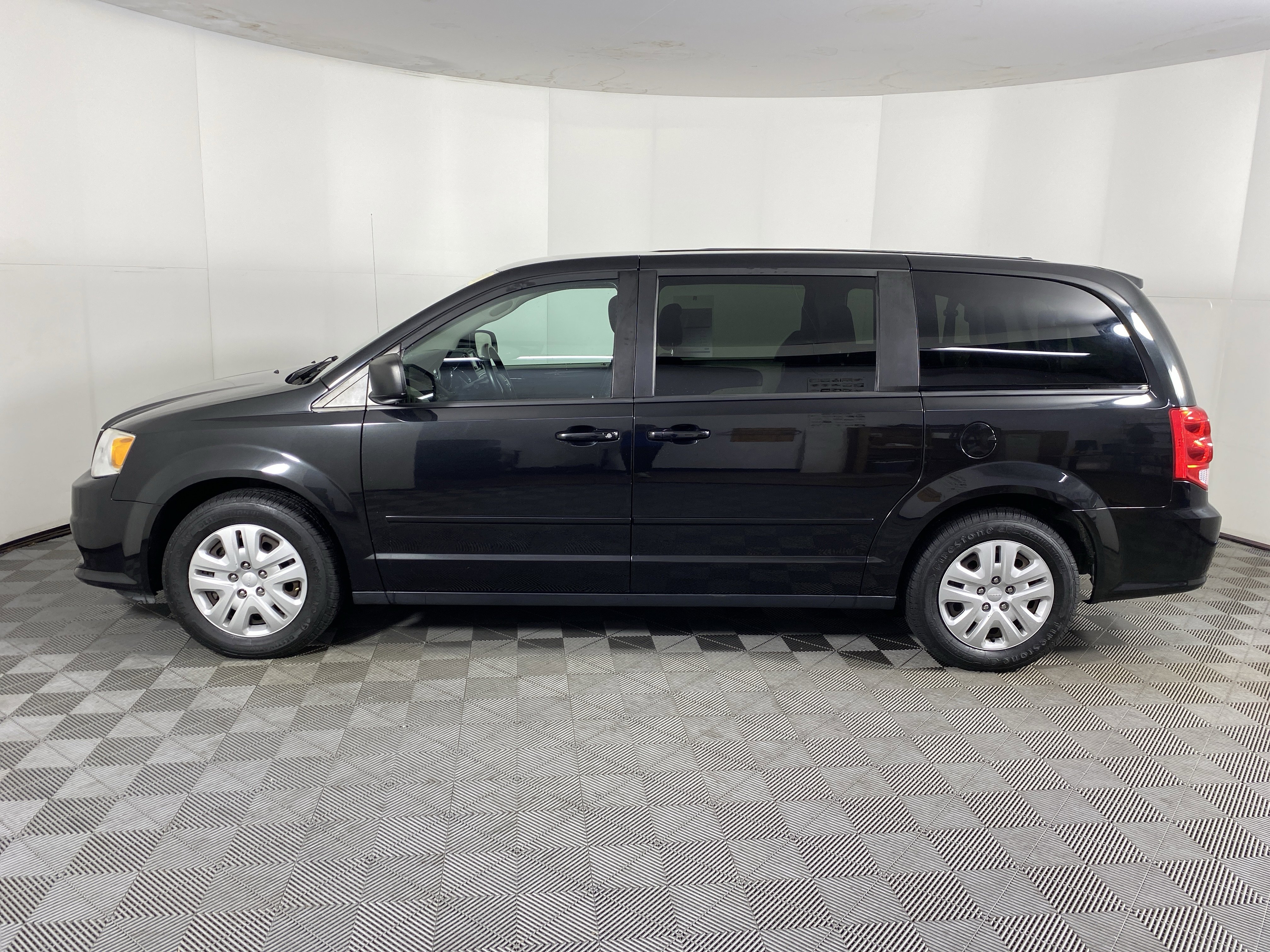 Used 2017 Dodge Grand Caravan SE w/ Power Window Group image 9