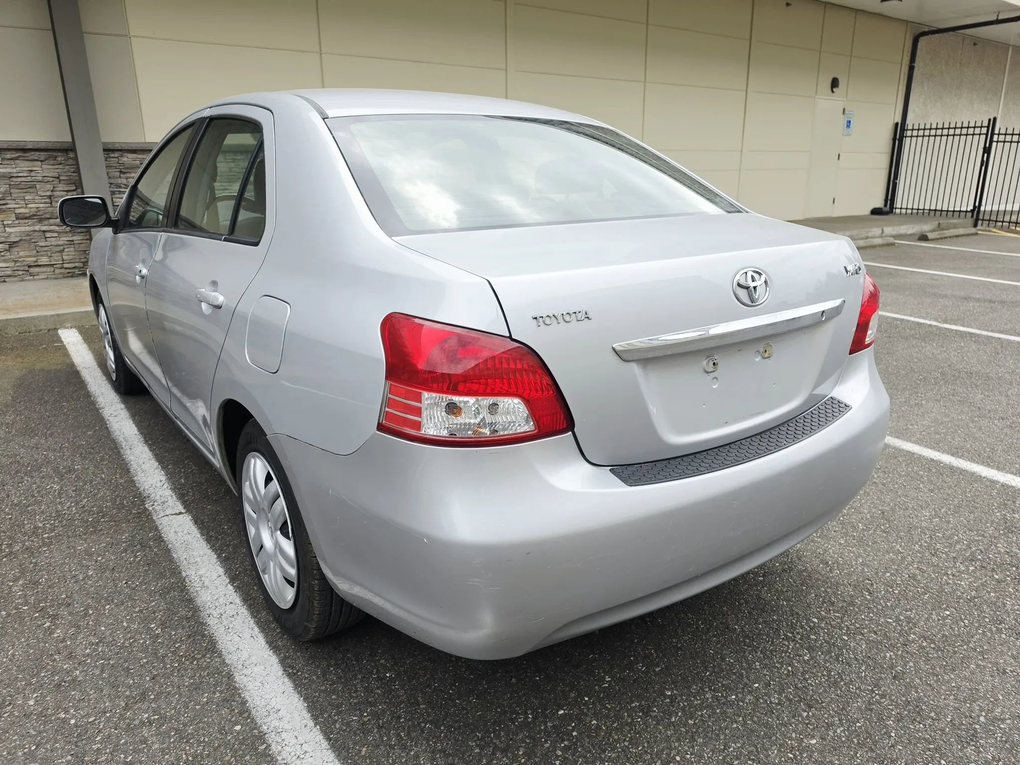 Used 2007 Toyota Yaris Sedan FWD image 3