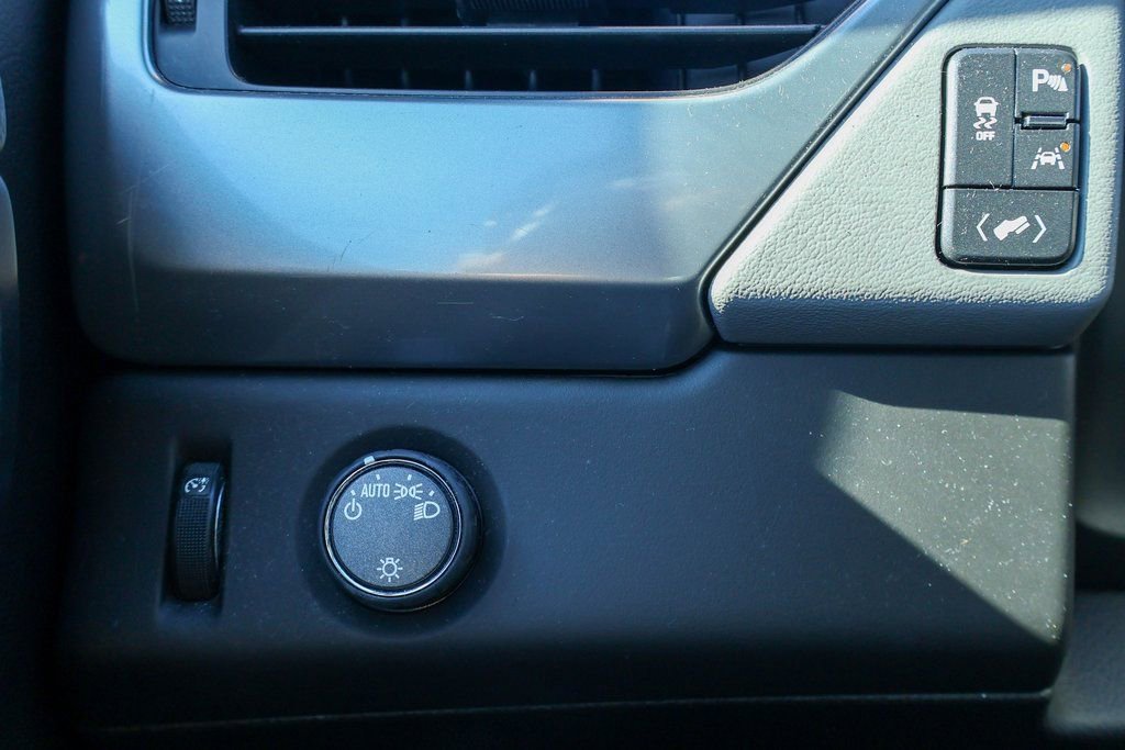 Used 2018 Chevrolet Suburban LT image 18