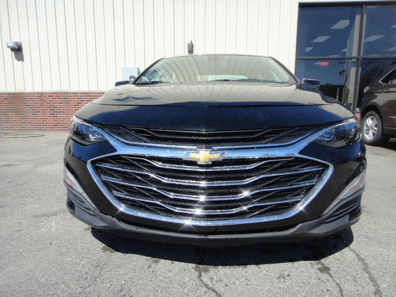 Used 2022 Chevrolet Malibu LT image 2