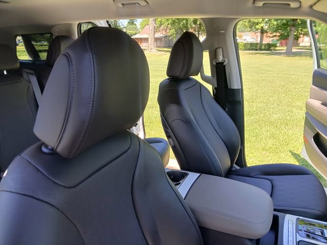 New 2026 Kia Carnival EX FWD image 50