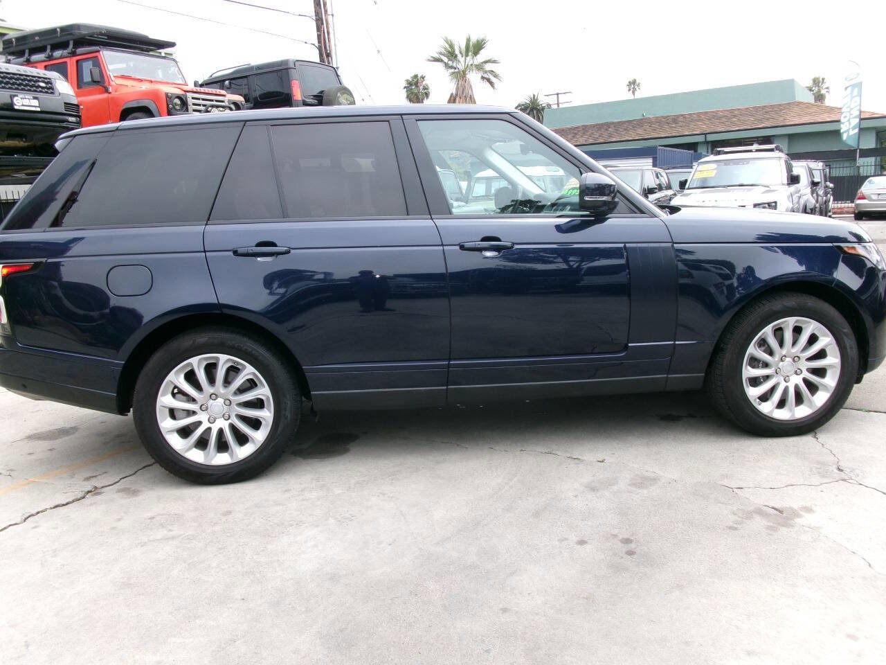 Used 2019 Land Rover Range Rover HSE AWD/4WD image 3