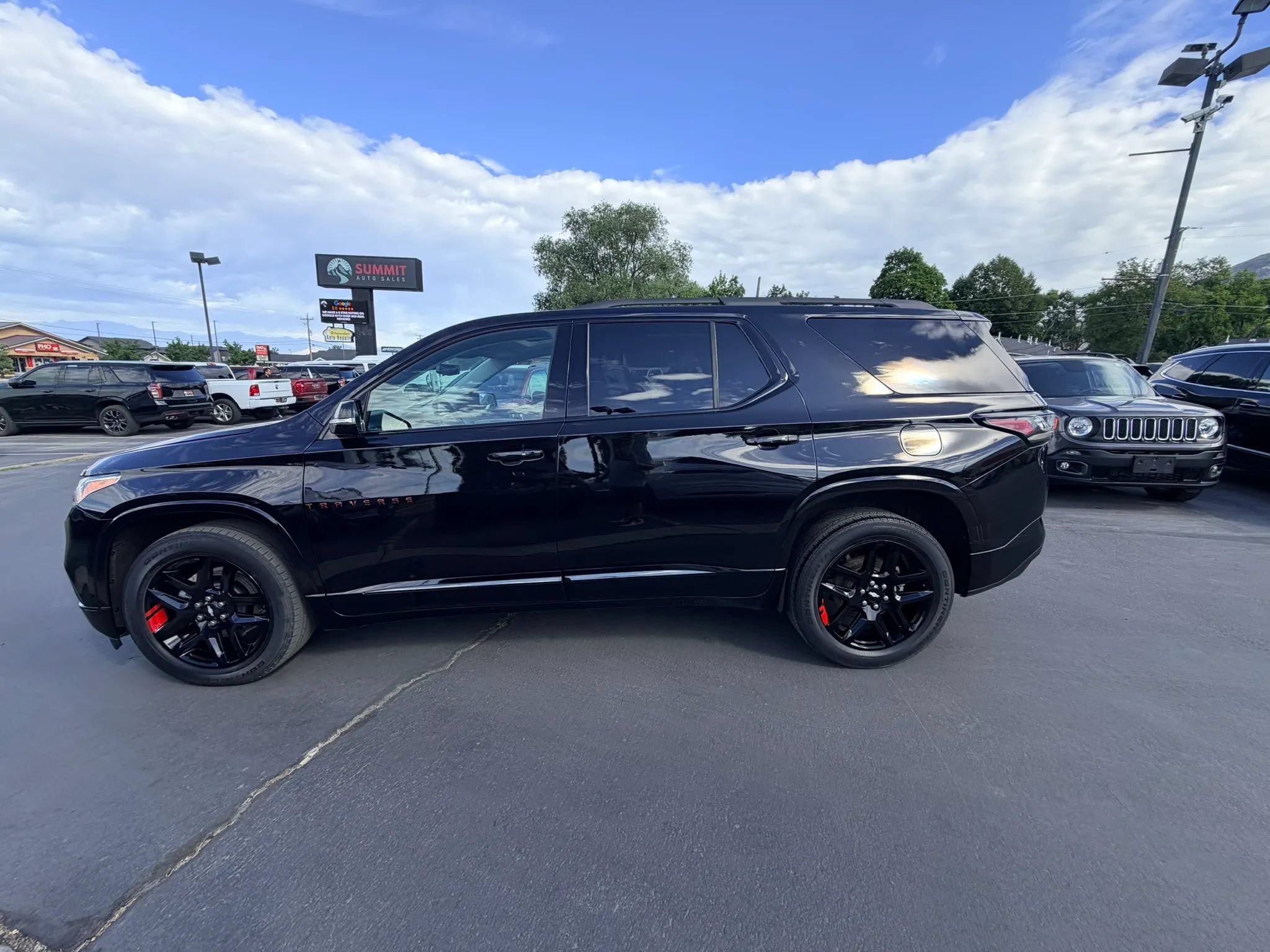 Used 2021 Chevrolet Traverse Premier w/ Redline Edition AWD/4WD image 7