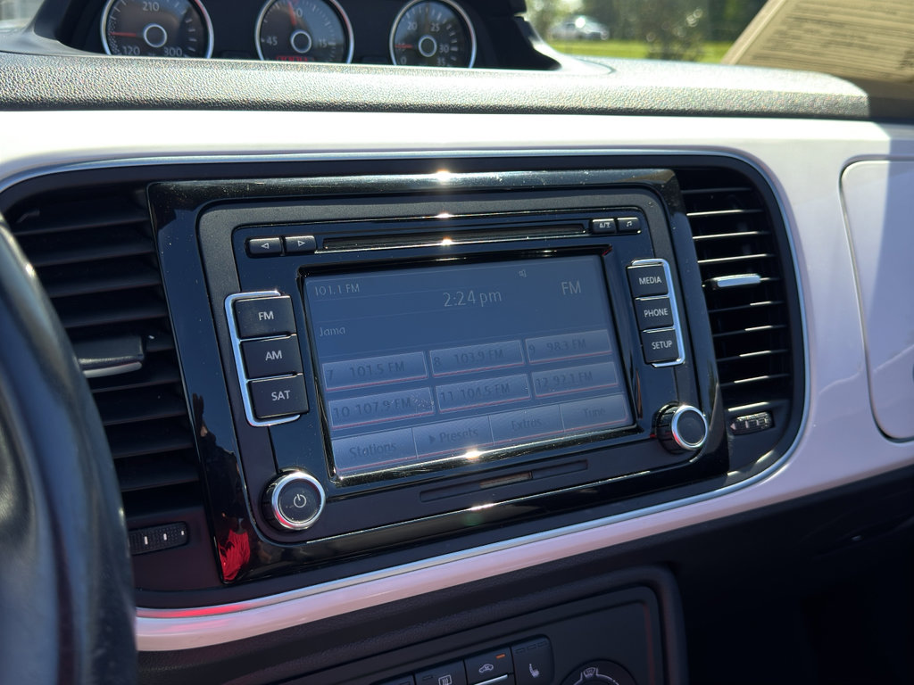 Used 2013 Volkswagen Beetle TDI image 20