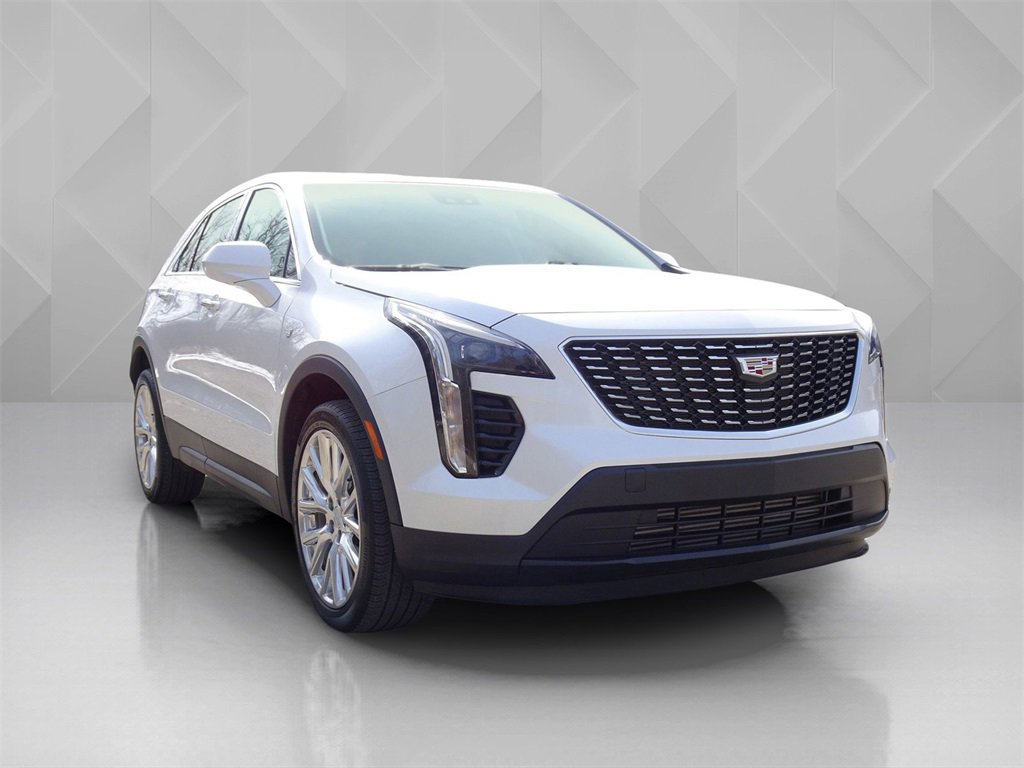 Certified 2022 Cadillac XT4 Luxury w/ Cold Weather Package image 6