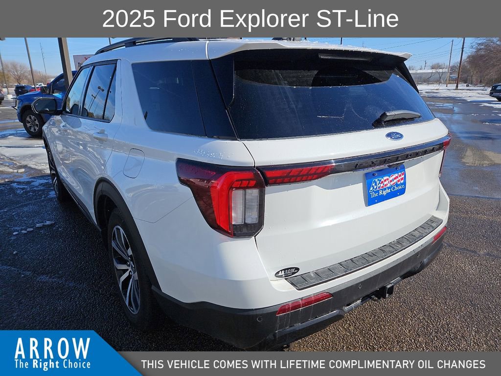 Used 2025 Ford Explorer ST-Line image 9