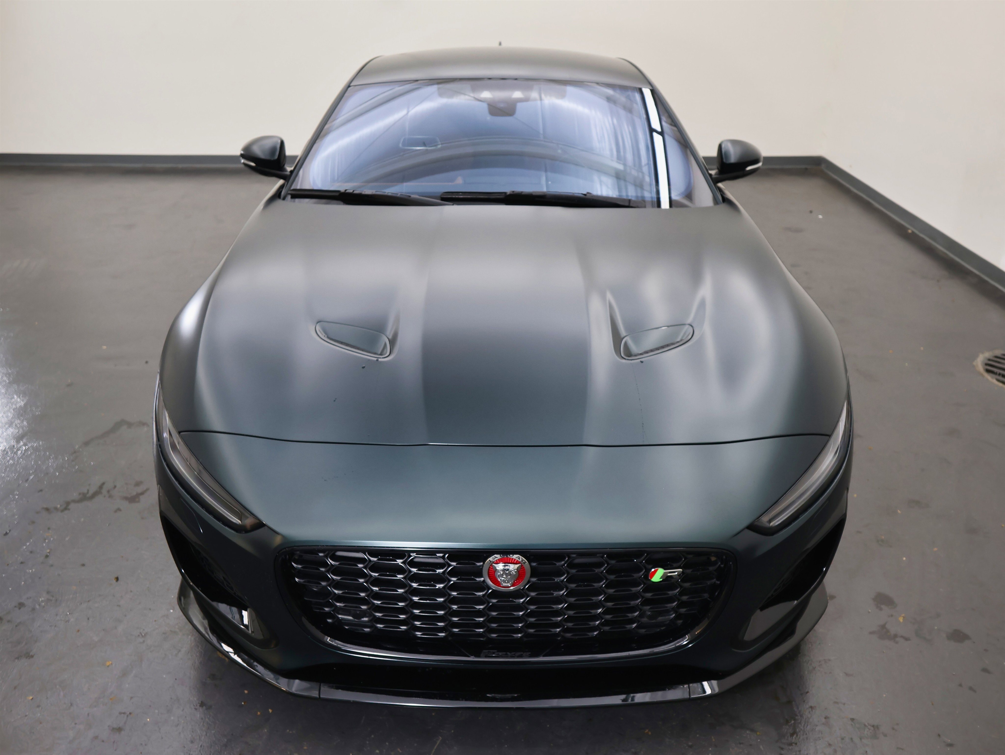 Used 2023 Jaguar F-TYPE R image 9