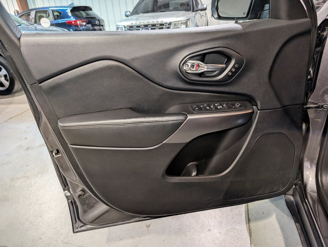 Used 2019 Jeep Cherokee Limited w/ Trailer Tow Group image 11