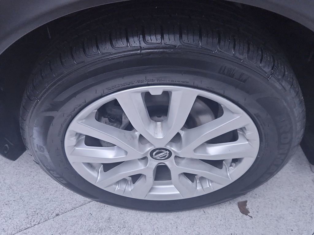 Used 2021 Nissan Rogue Sport SV AWD/4WD image 10